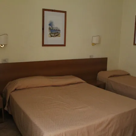 Pomezia Отель 2*