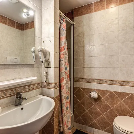 Pomezia Отель Рим